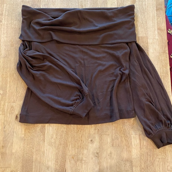 Banana Republic off the shoulder top - Picture 2 of 3